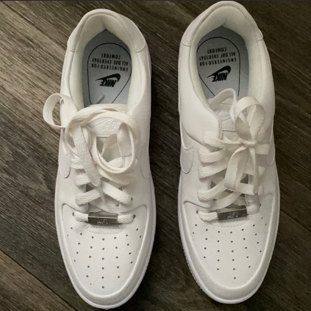 Nike AIR FORCE 1 SAGE LOW SNEAKER IN WHITE (NWT)